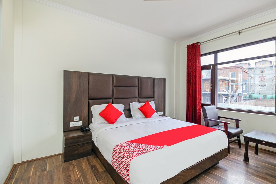 Capital O 29999 Hotel Green Ambition, Rajbagh Srinagar, Srinagar