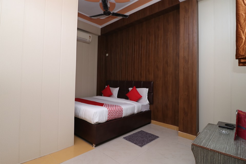 OYO 29997 Hotel Central, Bhiwadi, Bhiwadi