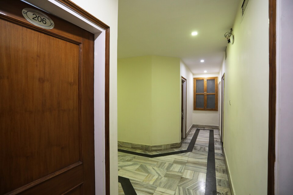 OYO Hotel Kesar Palace, 80 FT Road Kanpur, Kanpur