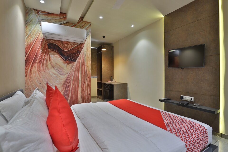 OYO 30072 Hotel Lotus Inn, Imitation Market Rajkot, Rajkot