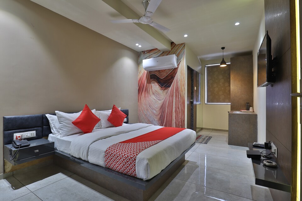 OYO 30072 Hotel Lotus Inn, Imitation Market Rajkot, Rajkot