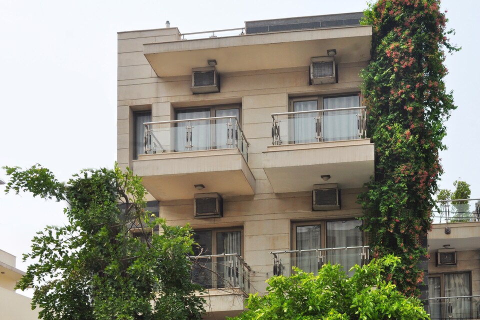 OYO Premium 147 Galleria Market, Huda 2, Gurgaon