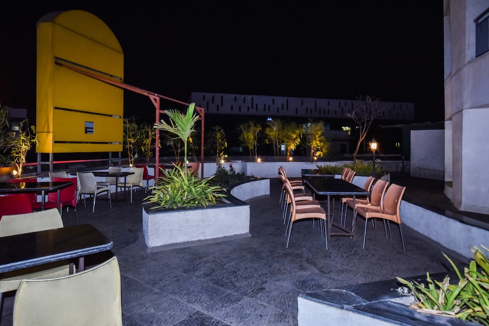 Capital O 30092 Hotel Sky Court, Railway Station - Aurangabad, Aurangabad