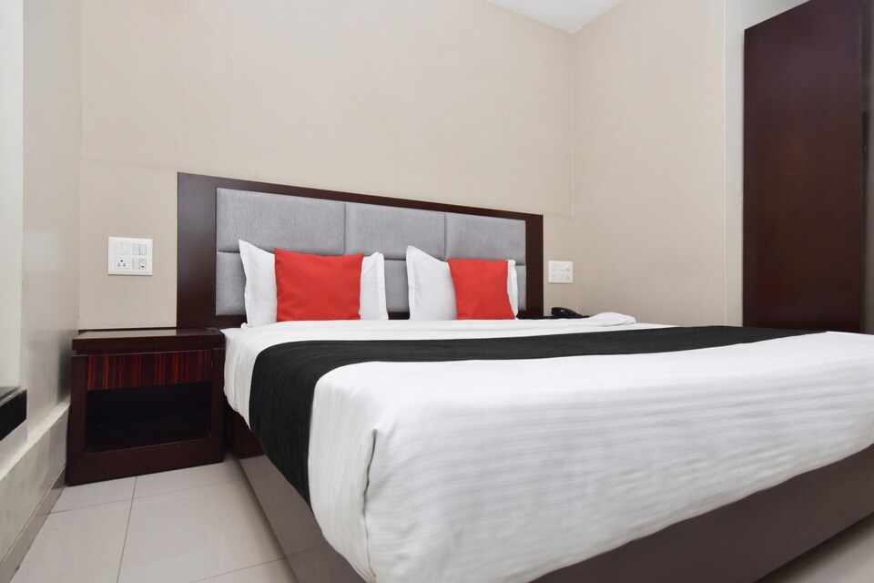 Capital O 30092 Hotel Sky Court, Railway Station - Aurangabad, Aurangabad