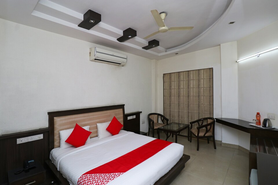 OYO 30095 Vizion Rezi, HUDA CENTRE 1, Gurgaon