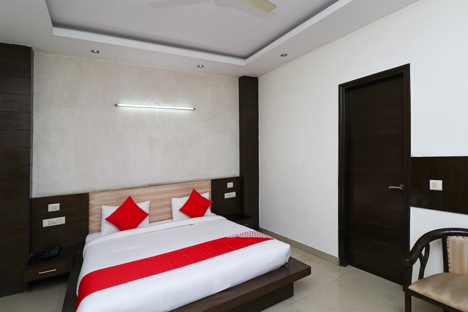 OYO 30095 Vizion Rezi, HUDA CENTRE 1, Gurgaon