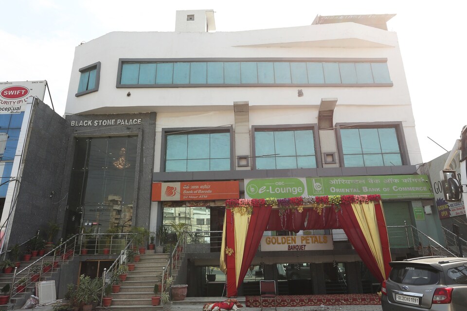 Capital O Hotel Black Stone, Indirapuram Ghaziabad, Ghaziabad