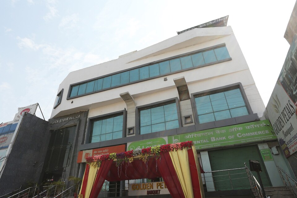 Capital O Hotel Black Stone, Indirapuram Ghaziabad, Ghaziabad