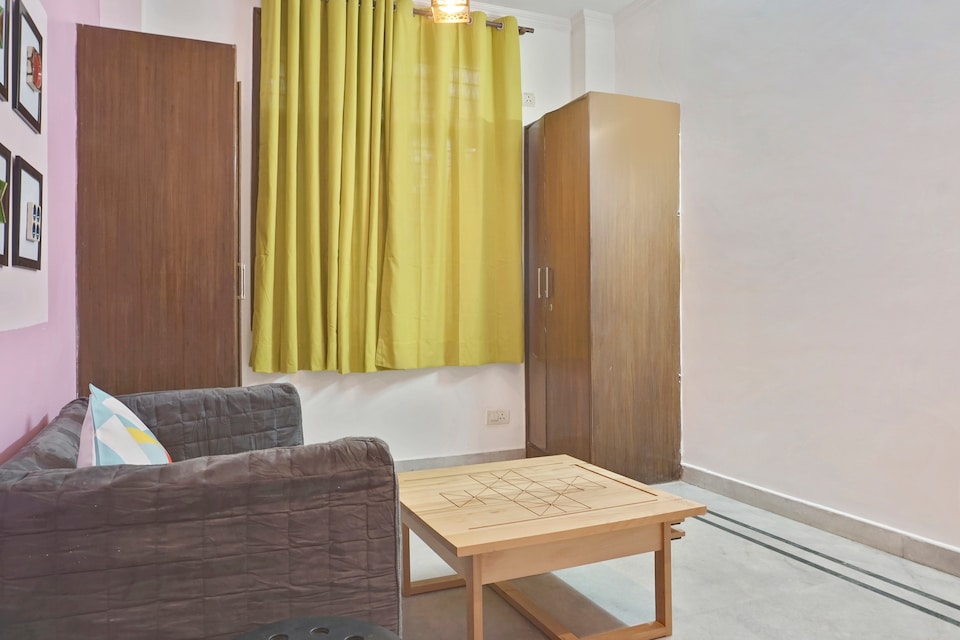 OYO 30120 Pleasant Stay Vinobapuri Metro, Lajpat Nagar Delhi, Delhi