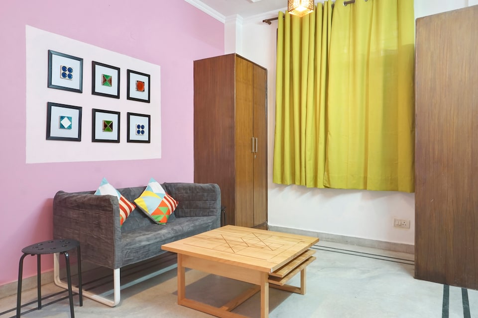 OYO 30120 Pleasant Stay Vinobapuri Metro, Lajpat Nagar Delhi, Delhi