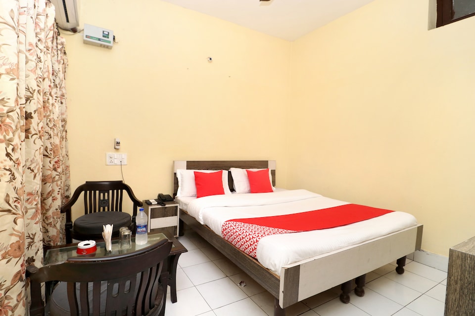OYO 30127 Hotel Sabina International, Mall Road Bathinda, Bathinda