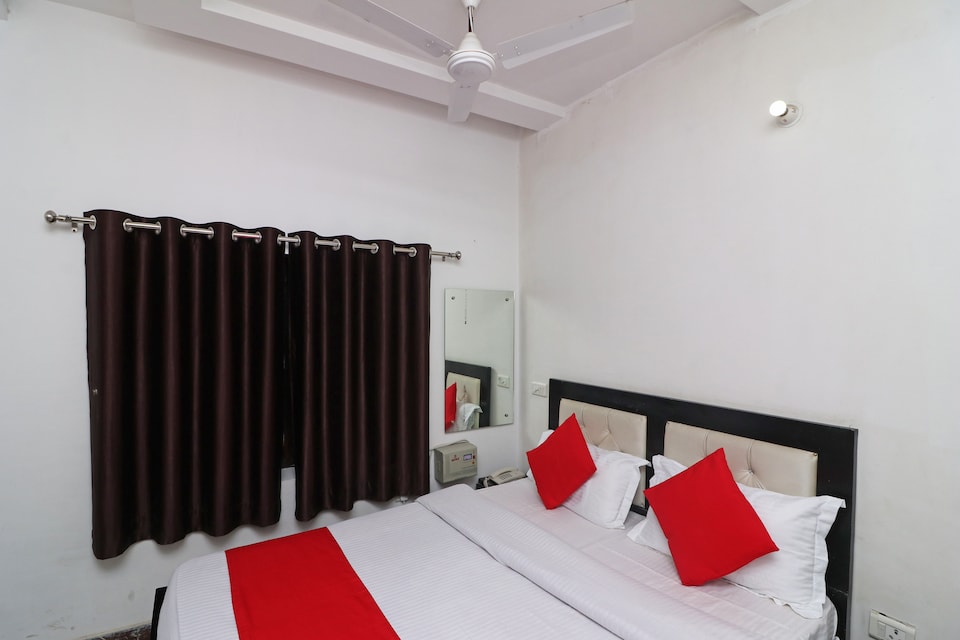 OYO 30136 Hotel Crystal, Aligarh, Aligarh