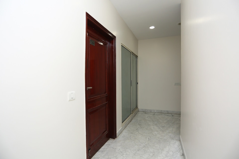 Capital O Primero Premium Near Aravali Biodiversity Park, Golf Course Road, Gurgaon