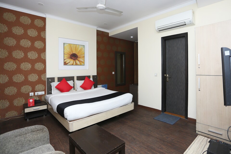 Capital O 30176 Kanisk Inn, Huda 2 Gurgaon, गुड़गांव