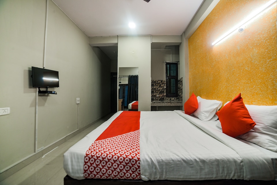 Flagship 30196 Noida Sector 5, Noida Stadium, Noida