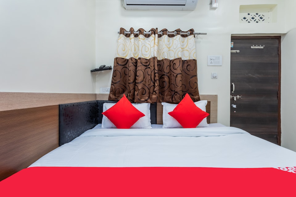 OYO 30202 Hotel Radhe Krishna Palace, Mahakal Temple 1, Ujjain