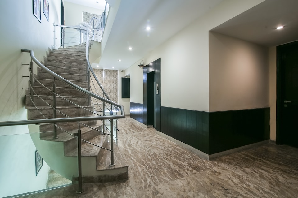 Capital O Hotel Camria Near Aravali Biodiversity Park, Cyber City Extension, Gurgaon