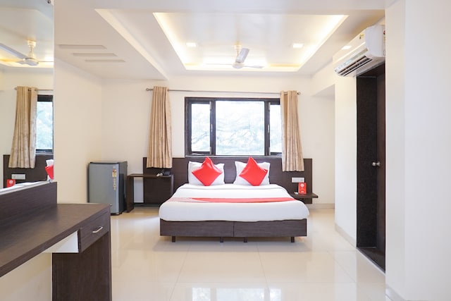 OYO Hotel Coconut Grove Near Lal Mahal