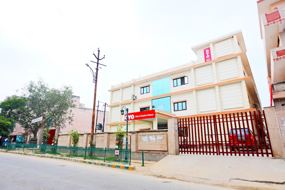 OYO 30240 Shri Radha Palace, Iskcon Vrindavan, Vrindavan