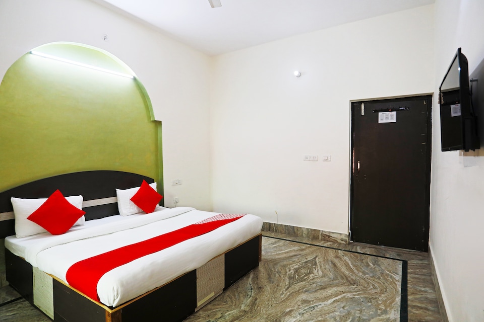 OYO 30240 Shri Radha Palace, Iskcon Vrindavan, Vrindavan