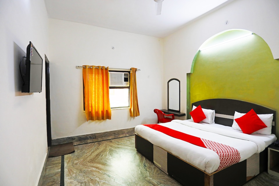 OYO 30240 Shri Radha Palace, Iskcon Vrindavan, Vrindavan