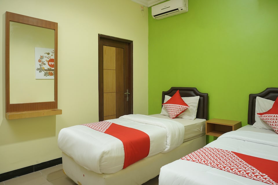 Hotel O near Alun-Alun Kidul formerly Ndalem Mantrijeron Hotel, Prawirotaman, Yogyakarta