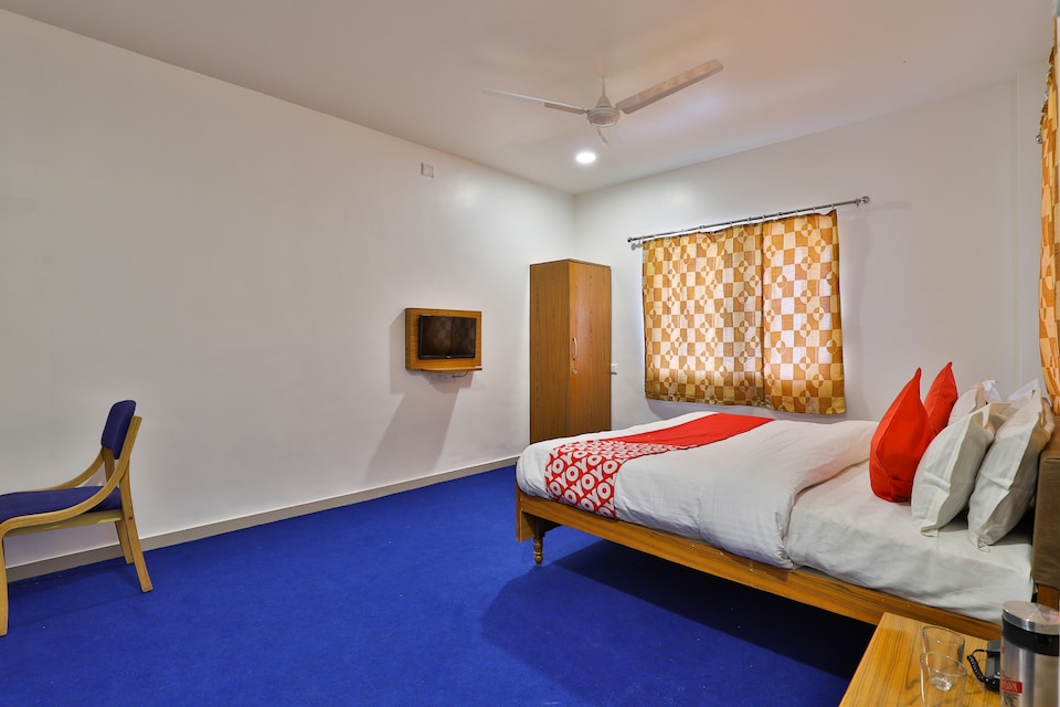 Hotel O Milan Party Hall, Karelibaug Vadodara, Vadodara