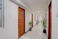 Collection O Vadodara Airport Formerly Milan Party Hall