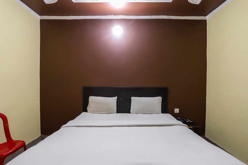 SPOT ON 30256 Hotel Blue Star, Una, Una