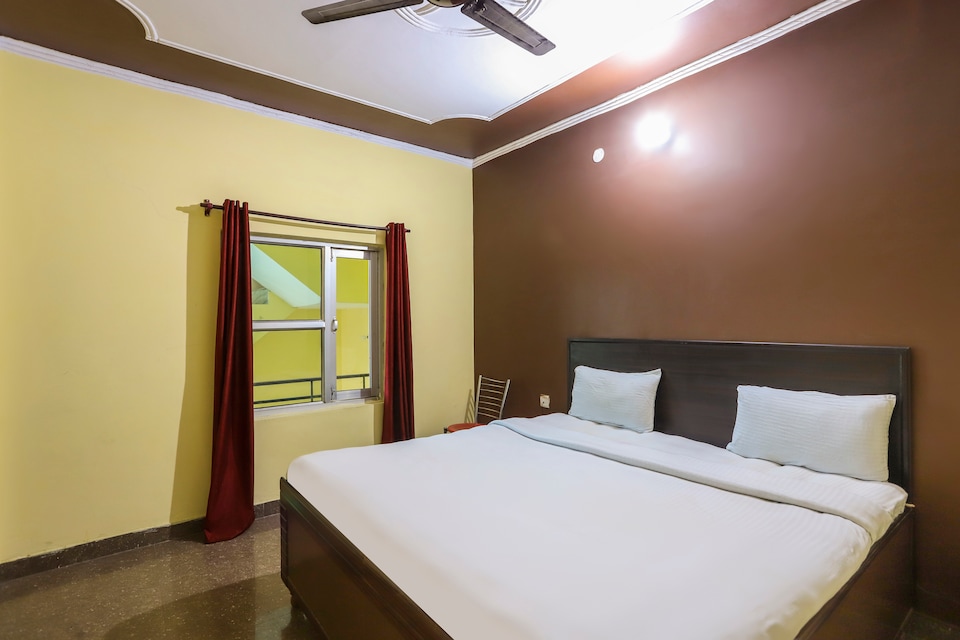 SPOT ON 30256 Hotel Blue Star, Una, Una