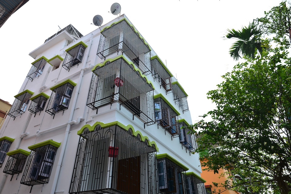 OYO Home 30302 Graceful 2bhk Santoshpur, Santoshpur Kolkata, Kolkata