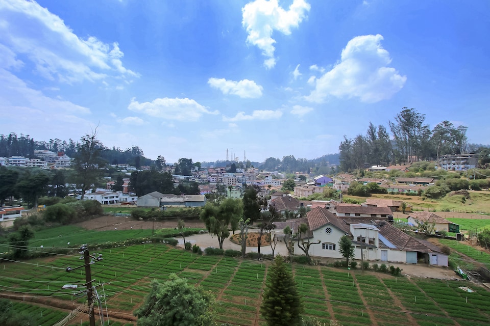 OYO Home 30304 Elegant Vasantham Cottage, Charing Cross Ooty, Ooty