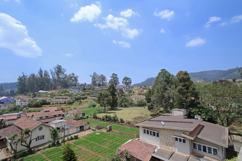 OYO Home 30304 Elegant Vasantham Cottage, Charing Cross Ooty, Ooty
