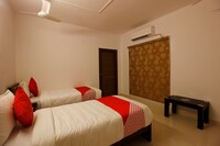 OYO Prestige Castle Inn