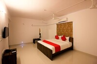 OYO Prestige Castle Inn