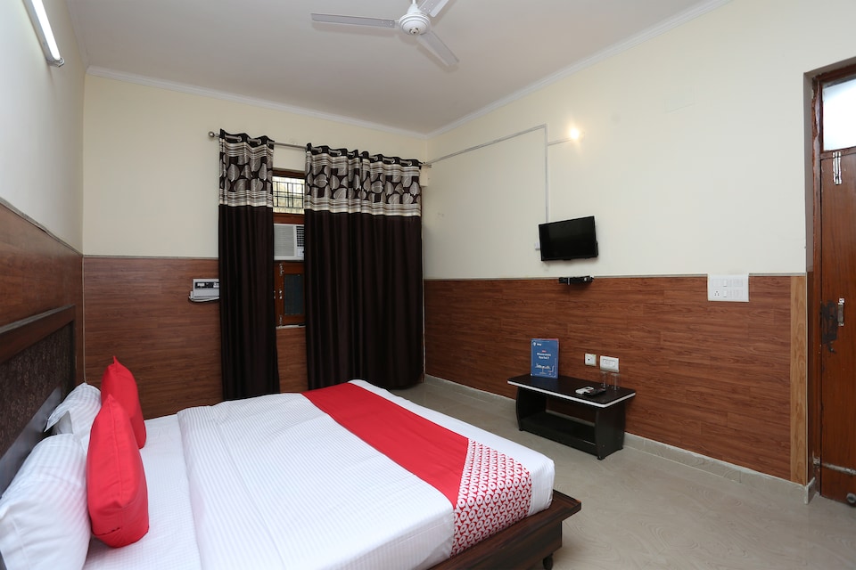 OYO 30309 Vashu Residency, Greater Noida, Noida