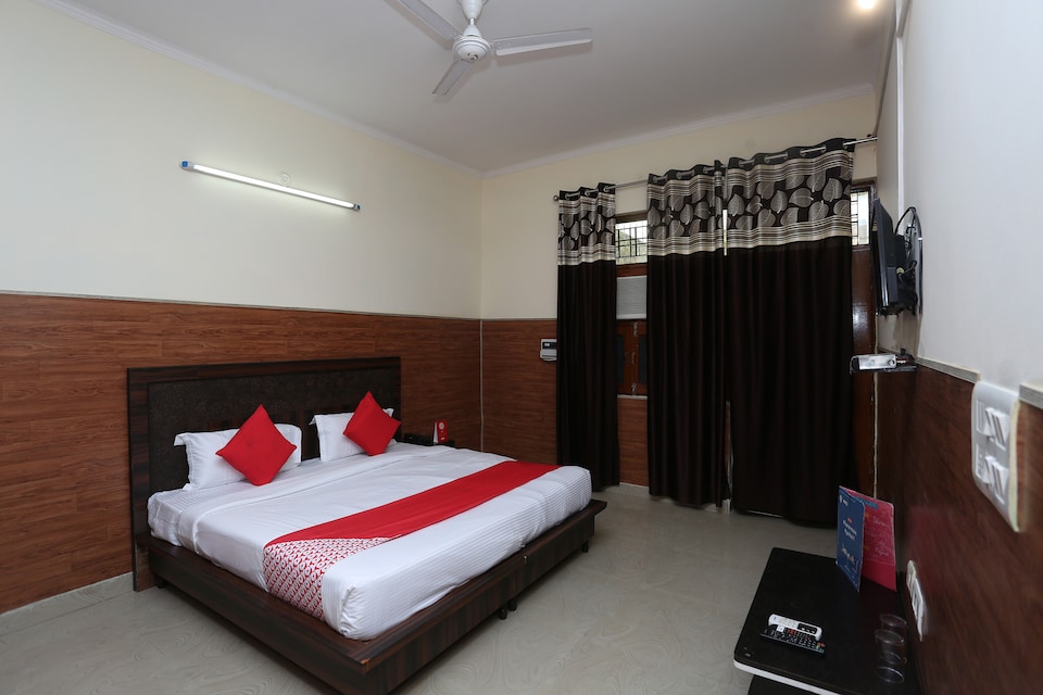 OYO 30309 Vashu Residency, Greater Noida, Noida