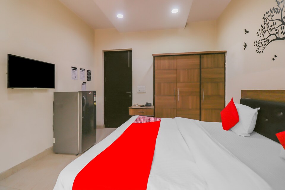 Capital O 30319 Gurugram Hotel 39, Medanta, Gurgaon