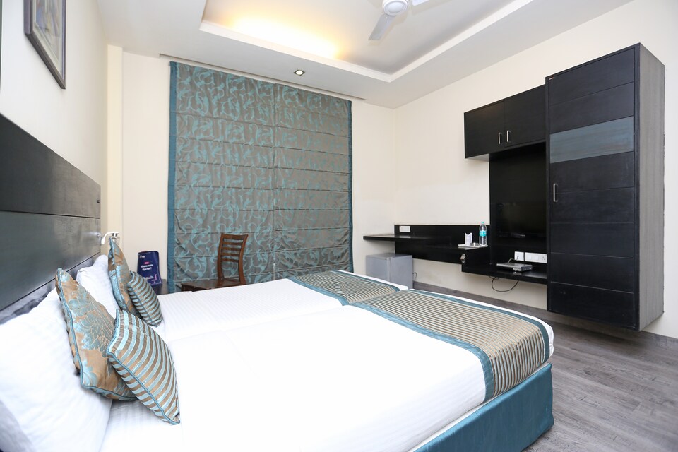 OYO Hotel Camria Near Aravali Biodiversity Park, Cyber City Extension, Gurgaon