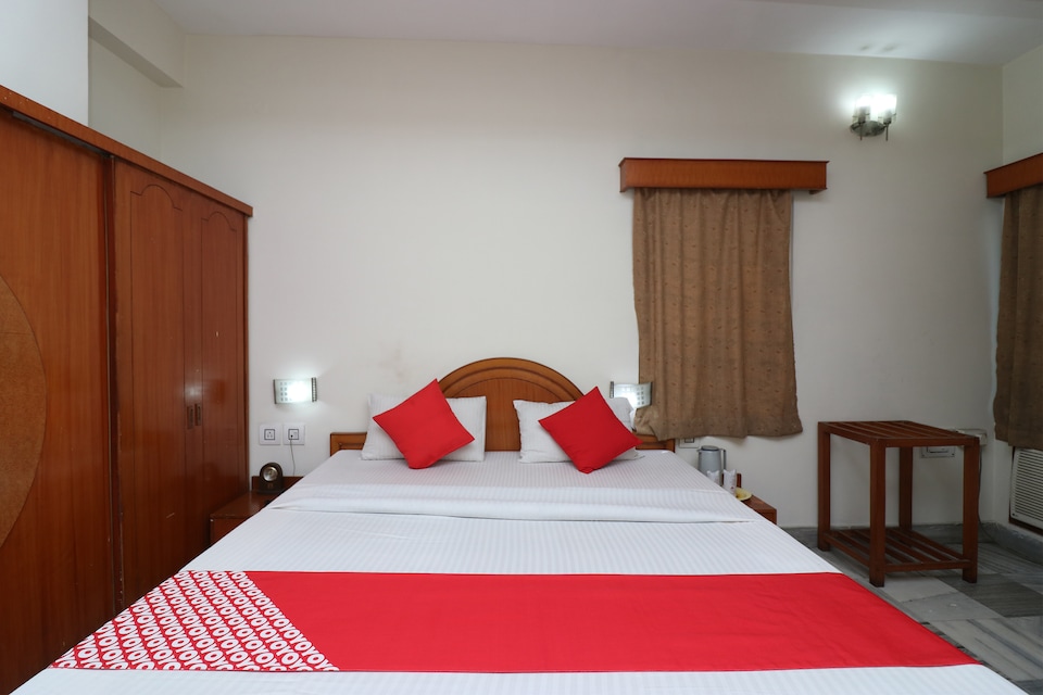 OYO 30346 Hotel Ambassador Retreat, Asansol, Asansol