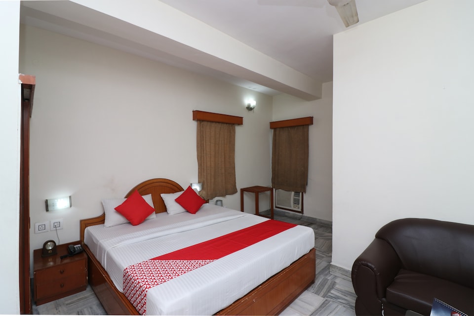 OYO 30346 Hotel Ambassador Retreat, Asansol, Asansol