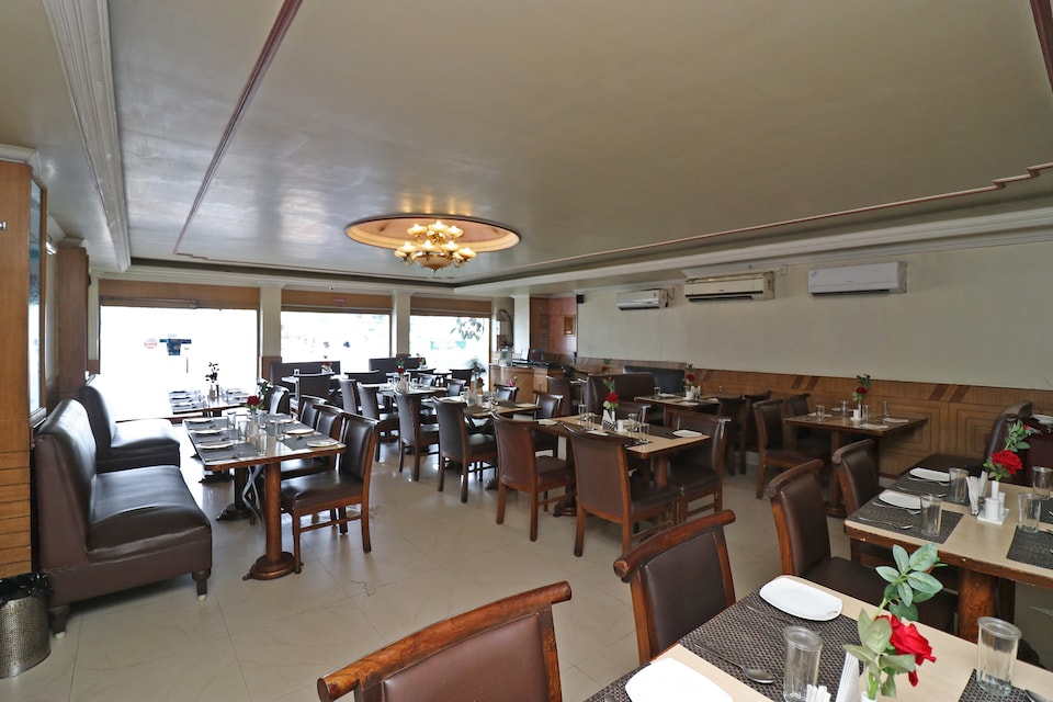 OYO 30346 Hotel Ambassador Retreat, Asansol, Asansol