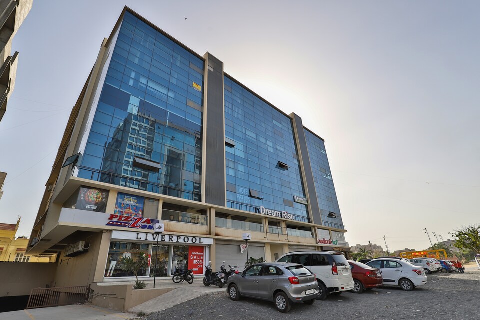 OYO 30354 Pathik Villa, SG Highway Ahmedabad, Ahmedabad