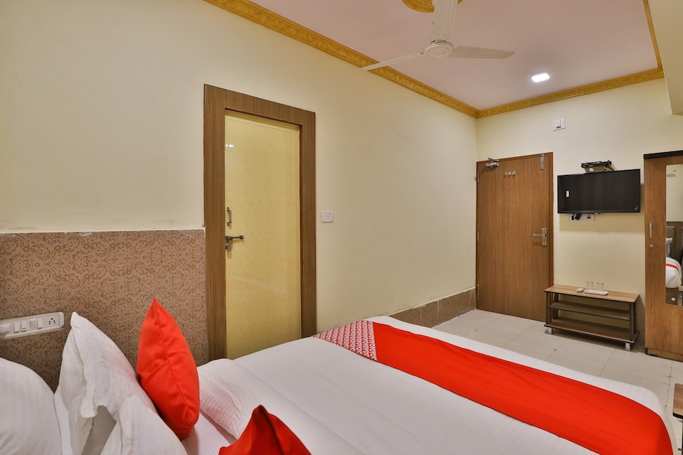 OYO 30369 Abc Hotel, Satellite-Prahlad Nagar Ahmedabad, Ahmedabad