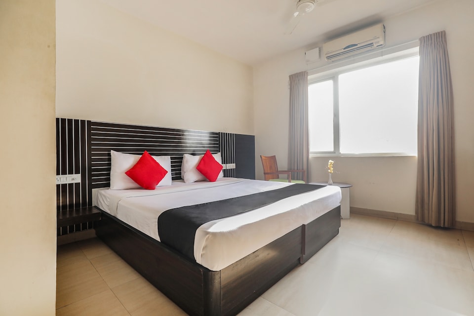 Capital O 30373 Himalaya By Monarch, Majestic Bangalore, Bangalore