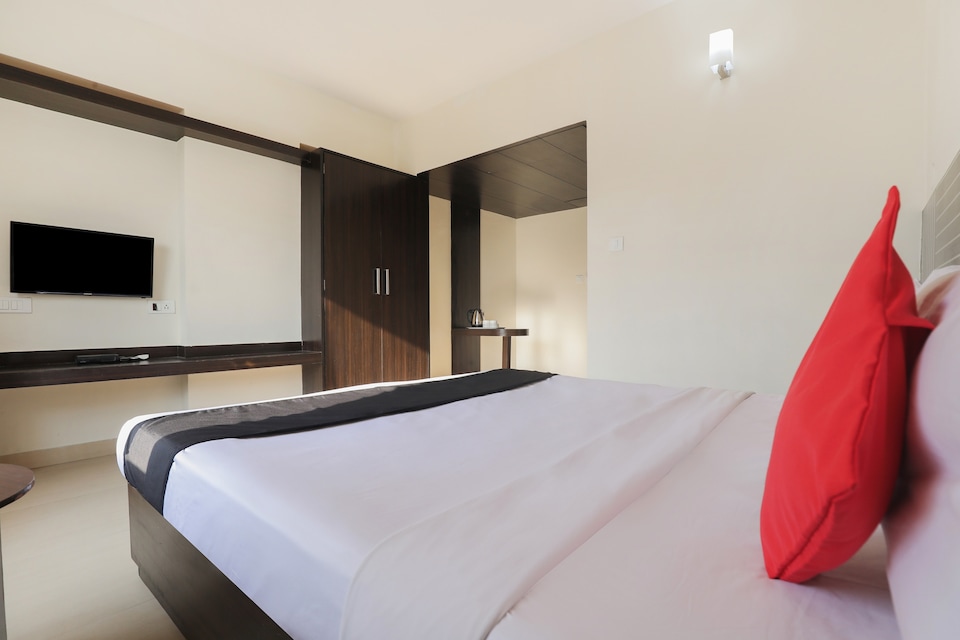 Capital O 30373 Himalaya By Monarch, Majestic Bangalore, Bangalore