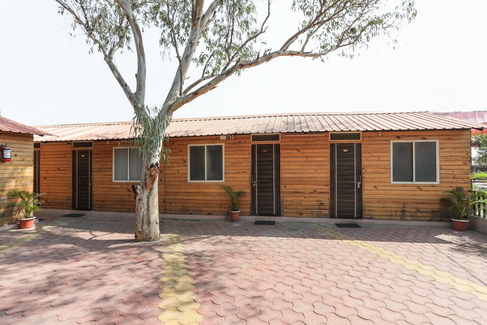 OYO 30383 Hotel Garden View, Bapat Squre, Indore