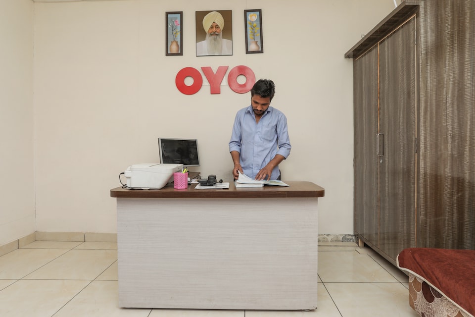 OYO 30383 Hotel Garden View, Bapat Squre, Indore