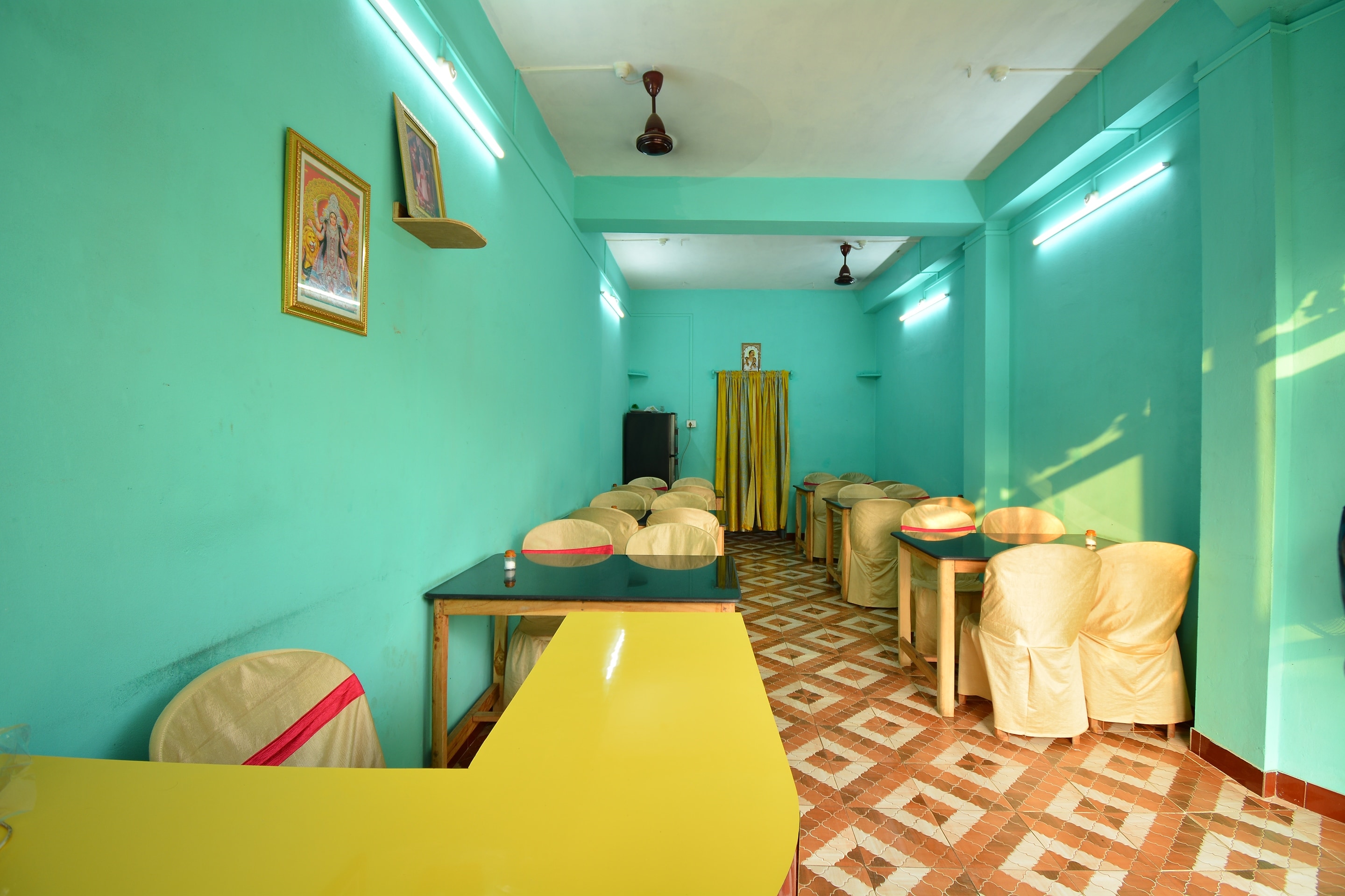 OYO Flagship Hotel Gloria Inn