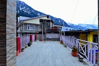 Hotel O Pine View Hotel Manali  
